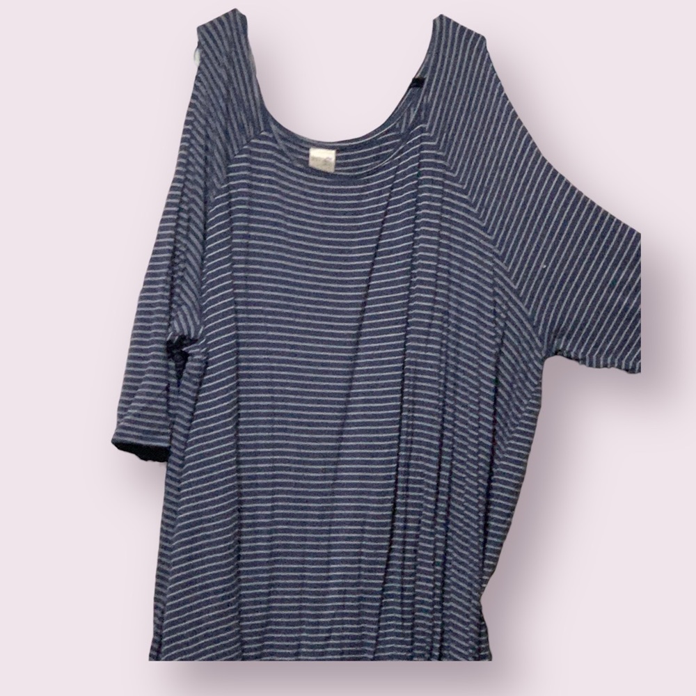 Terra&Sky cold shoulder top